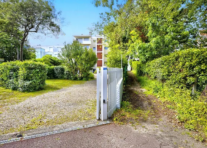 Apartment Pereire - T2 Front De Avec Balcon Et Parking - Fr-1-433-26